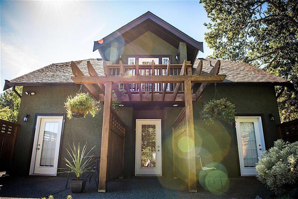 Guest Suites On Benvenuto Brentwood Bay Εξωτερικό φωτογραφία