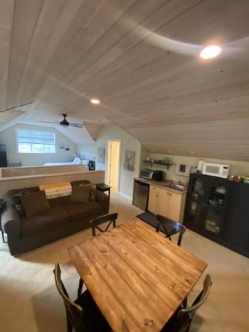 Guest Suites On Benvenuto Brentwood Bay Εξωτερικό φωτογραφία